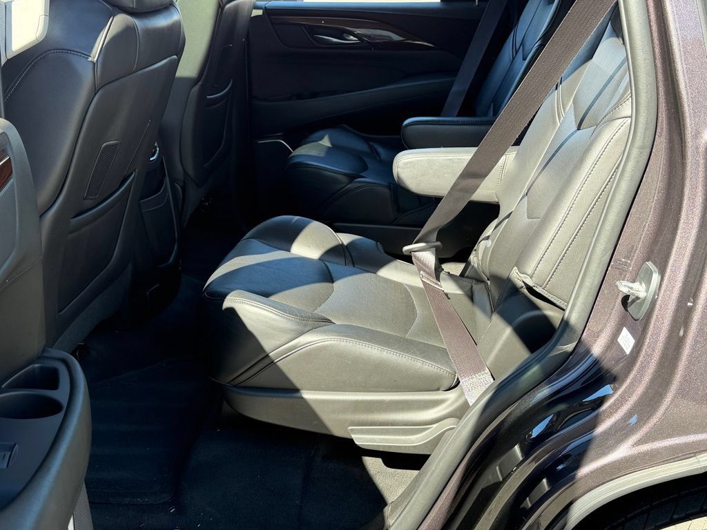 Used 2015 Cadillac Escalade Luxury AWD/4WD image 20