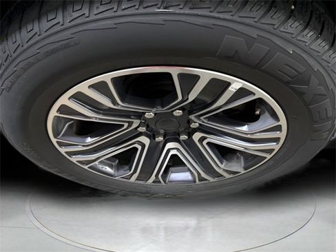 Used 2024 Jeep Wagoneer Series II w/ Flexible Seating Group image 27