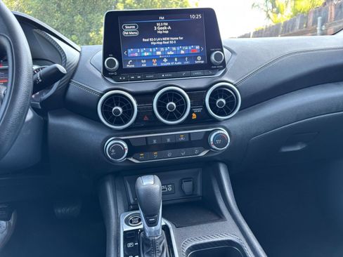 Used 2025 Nissan Sentra SV FWD image 17