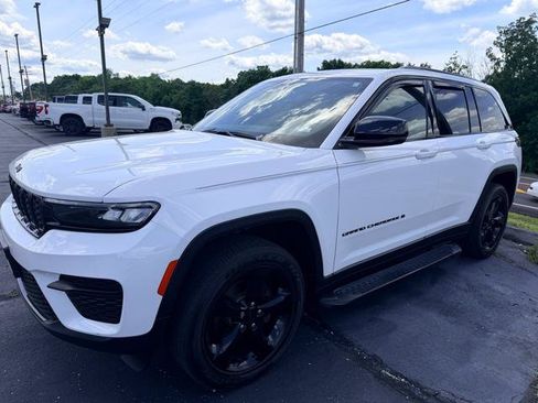 Used 2023 Jeep Grand Cherokee Altitude AWD/4WD image 16