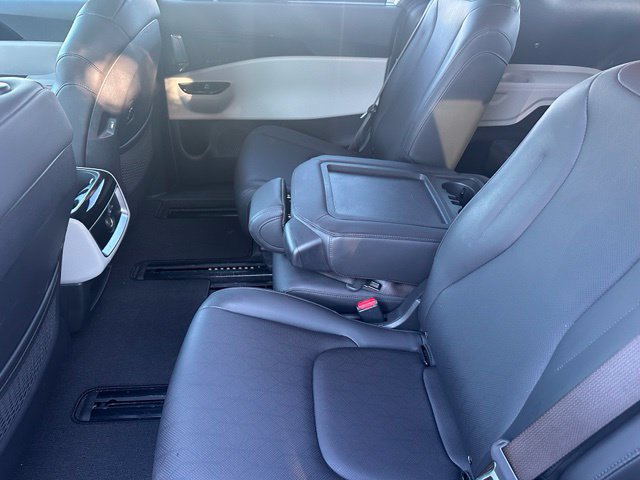 Used 2024 Kia Carnival EX FWD image 10