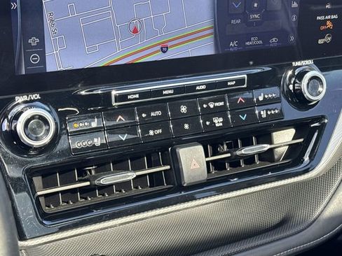 Used 2021 Toyota Highlander Platinum image 21