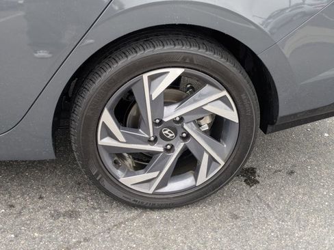 Used 2025 Hyundai Elantra Sport image 21