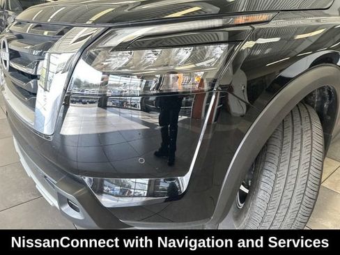 Used 2025 Nissan Pathfinder SL AWD/4WD image 14