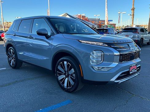 New 2026 Mitsubishi Outlander SE image 1