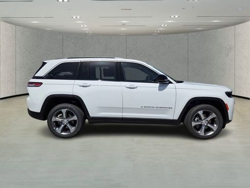 New 2026 Jeep Grand Cherokee Limited RWD image 3