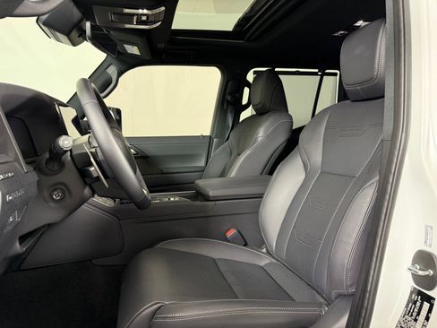 Used 2025 Lexus GX 550 w/ Accessory Package (2T) image 4