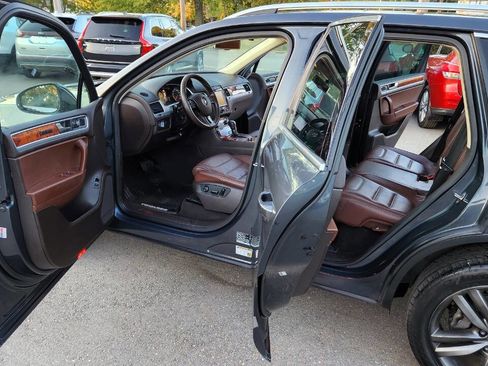 Used 2012 Volkswagen Touareg Executive image 24