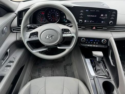 Used 2023 Hyundai Elantra SEL FWD image 13