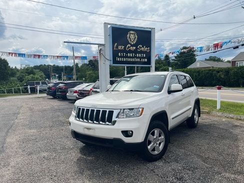 Used 2011 Jeep Grand Cherokee Laredo w/ Security & Convenience Group AWD/4WD image 1