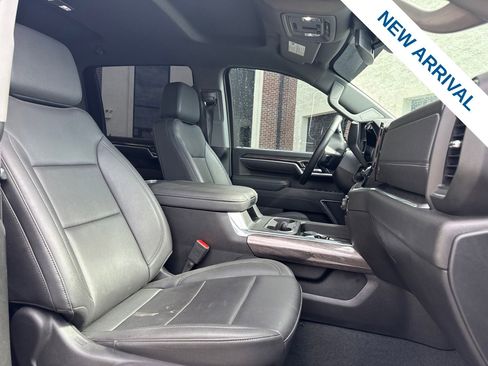 Used 2025 Chevrolet Silverado 2500 LTZ w/ LTZ Convenience Package AWD/4WD image 9