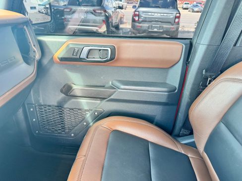 Used 2024 Ford Bronco Outer Banks image 19