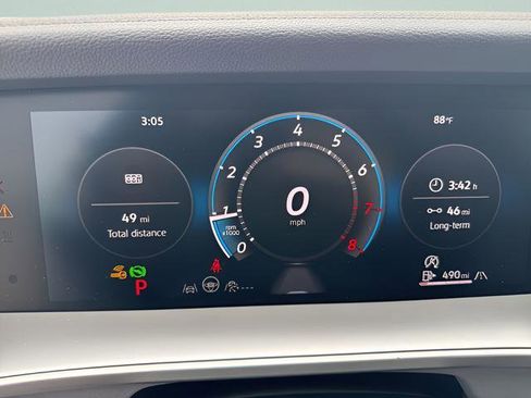 New 2025 Volkswagen Tiguan SE image 9