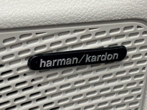 Used 2022 Chrysler Pacifica Limited w/ Uconnect Theater Family Group image 33