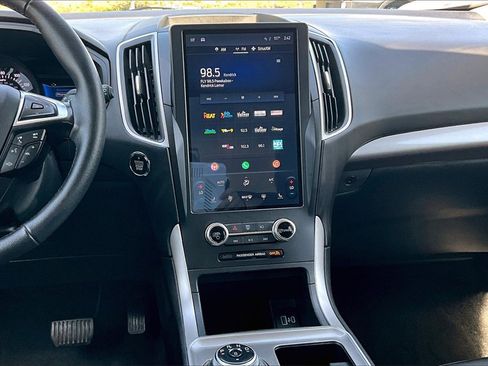 Used 2024 Ford Edge SEL image 10