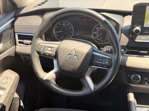 Used 2024 Mitsubishi Outlander SE AWD/4WD image 17