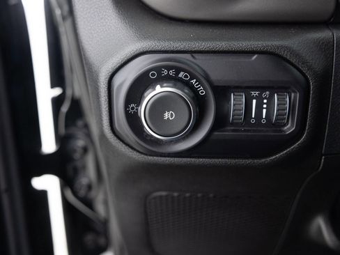 Used 2018 Jeep Wrangler Unlimited Sport S image 35