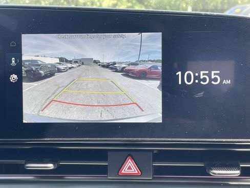 Used 2025 Hyundai Elantra Limited FWD image 32