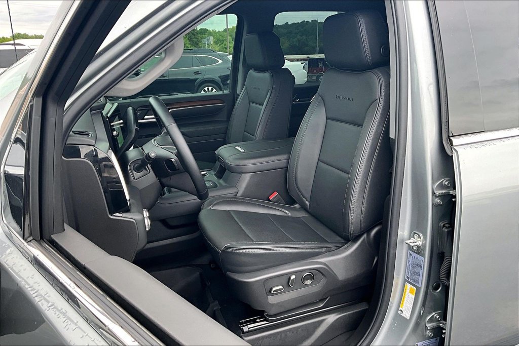 Used 2025 GMC Sierra 3500 Denali w/ Denali Reserve Package AWD/4WD image 24