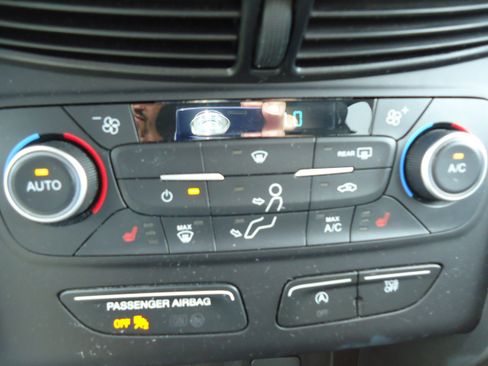 Used 2018 Ford Escape SEL AWD/4WD image 25