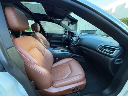 Used 2017 Maserati Ghibli image 15