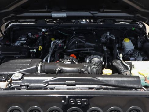 Used 2018 Jeep Wrangler Sport AWD/4WD image 13