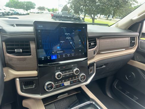 Used 2024 Ford Expedition Max Limited AWD/4WD image 35