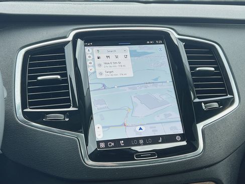 Used 2023 Volvo XC90 B6 Plus image 20