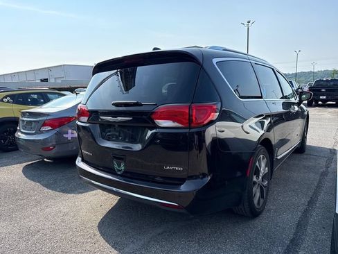 Used 2017 Chrysler Pacifica Limited w/ Advanced Safetytec Group FWD image 5