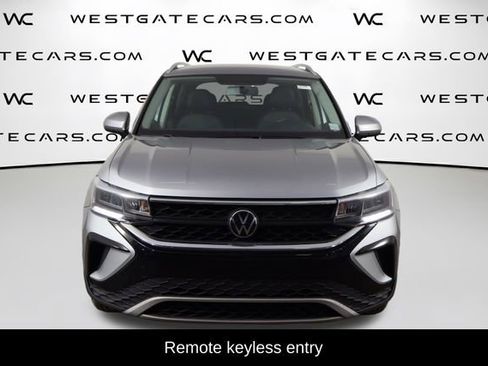 Used 2022 Volkswagen Taos SE FWD image 2