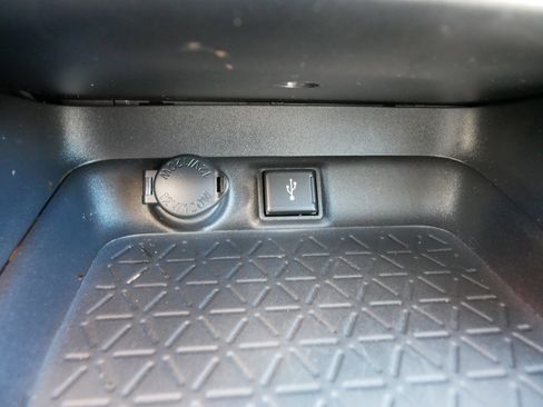 Used 2021 Toyota RAV4 XLE Premium image 33