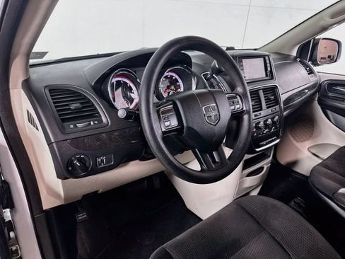 Used 2018 Dodge Grand Caravan SE FWD image 25