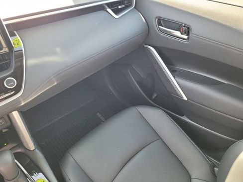 Used 2025 Toyota Corolla Cross XLE w/ Convenience Package FWD image 15