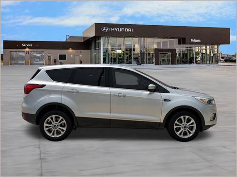 Used 2019 Ford Escape SE FWD image 8