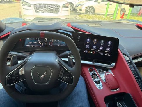 Used 2023 Chevrolet Corvette Stingray Preferred Cpe w/ Z51 Performance Package RWD image 4