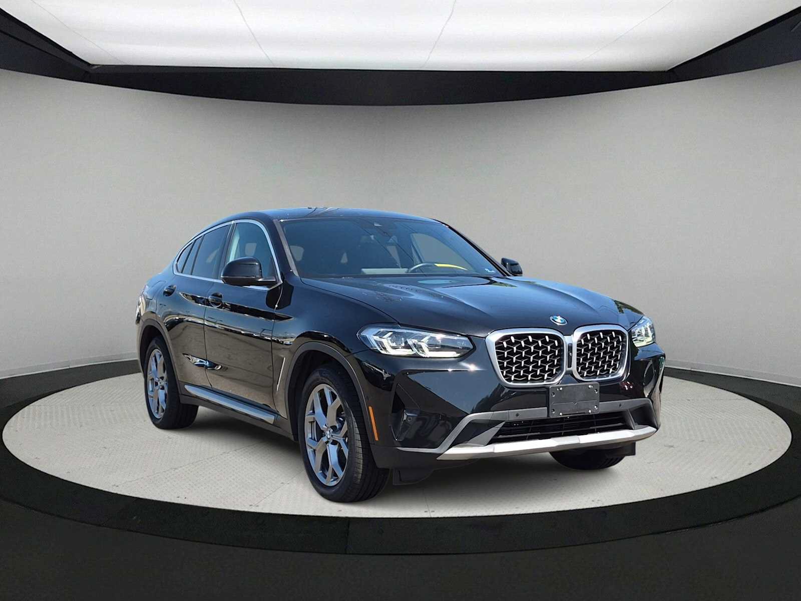 Used 2023 BMW X4 xDrive30i w/ Premium Package AWD/4WD image 2