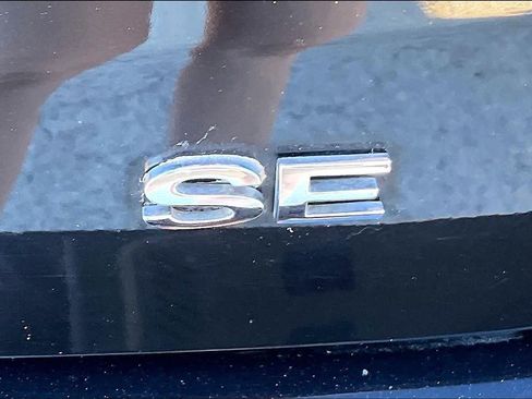 Used 2016 Ford Focus SE w/ Equipment Group 201A FWD image 9