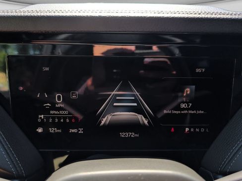 Used 2025 GMC Yukon Denali AWD/4WD image 10