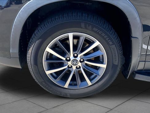 Used 2019 Toyota Highlander XLE AWD/4WD image 10