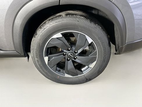 Used 2025 Nissan Rogue SV image 11