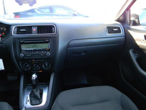 Used 2011 Volkswagen Jetta S image 16