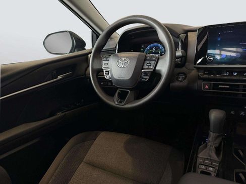 Used 2025 Toyota Camry LE FWD image 21