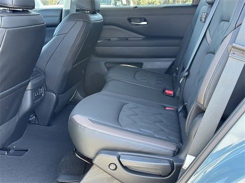 New 2026 Nissan Pathfinder Platinum image 16