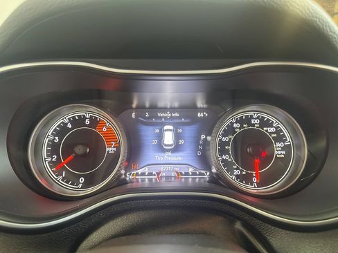Used 2019 Jeep Cherokee Trailhawk w/ Cold Weather Group AWD/4WD image 14