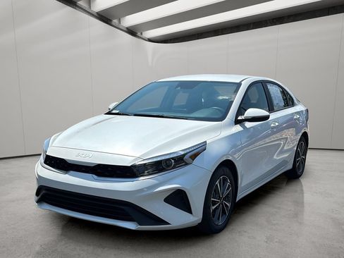 Used 2023 Kia Forte LXS w/ LXS Technology Package FWD image 1