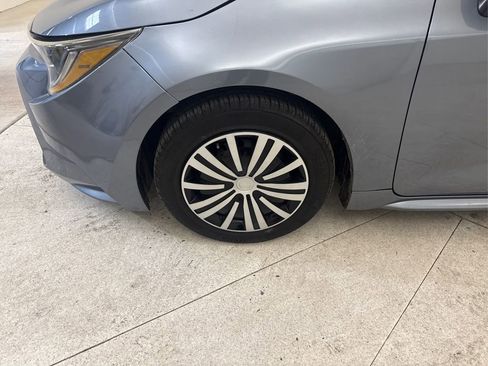 Used 2020 Toyota Corolla LE FWD image 16