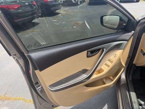 Used 2012 Hyundai Elantra GLS FWD image 11