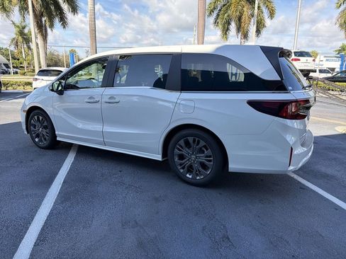 New 2026 Honda Odyssey Touring image 3