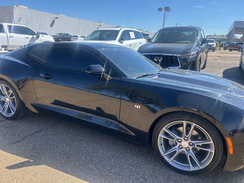 Used 2021 Chevrolet Camaro LT w/ RS Package image 10