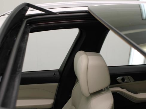 Used 2020 BMW X5 sDrive40i w/ Luxury Seating Package RWD image 25